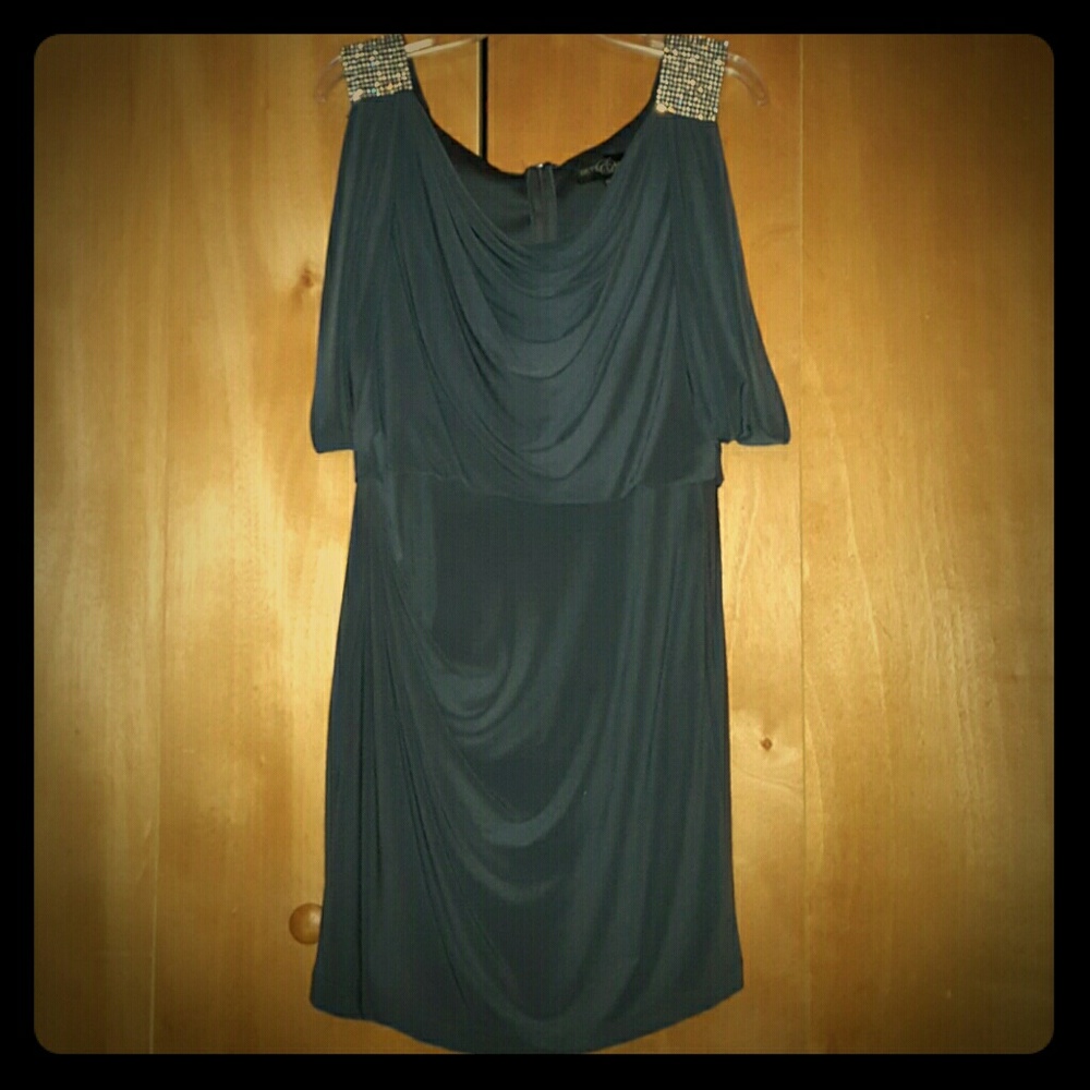 🍸🍷Betsy & Adam Grey Dress w/ Shoulder Det